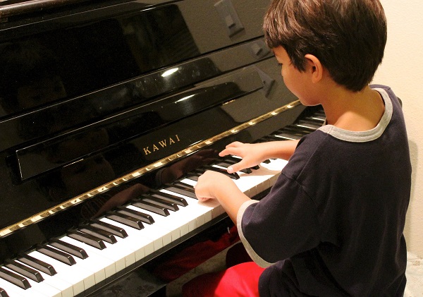 warto zapisać dziecko na lekcje gry na instrumencie