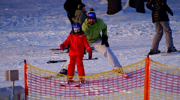 czy warto uczyć dziecko jeździć na nartach i kiedy zacząć